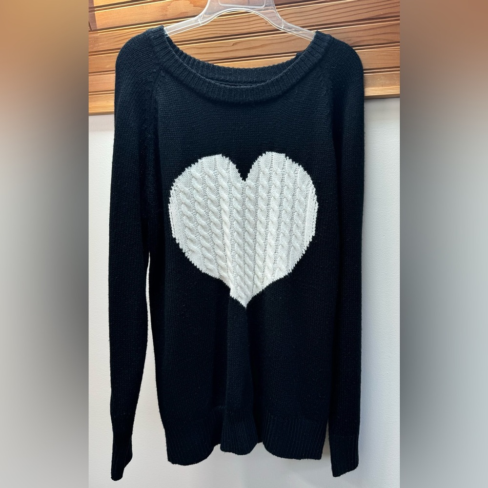 Shermie Women's Pullover Long Sleeve, Crew Neck, Cable Knit Heart, sweater. Lg.
